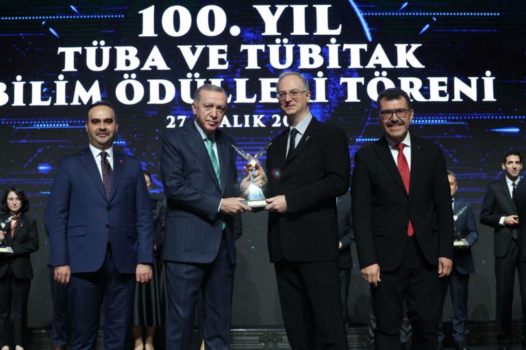 mustecaplioglu_tuba_tubitak_award
